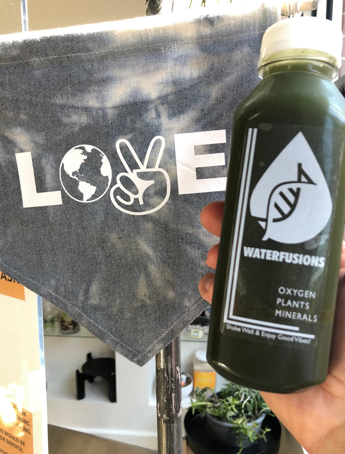 Detox, nourish and hydrate your body back to feeling 100% good vibes!